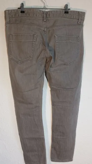Pantalón vaquero Zara gris