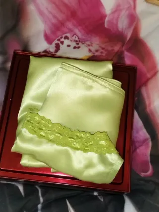 Blusa verde lima con encaje Talla M Echa en Madrid