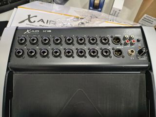 BEHRINGER X18 Mezclador Digital