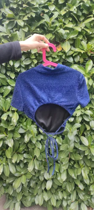 Top fiesta brillante azul