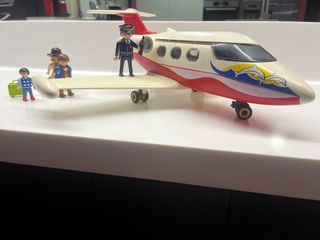 Avión Playmobil con figuras y maleta