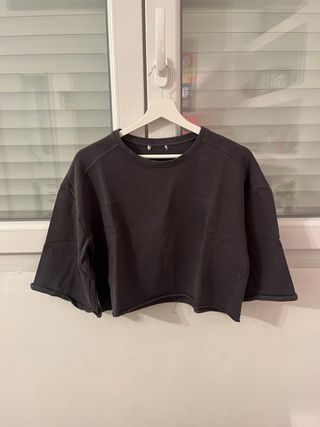 Sudadera crop gris
