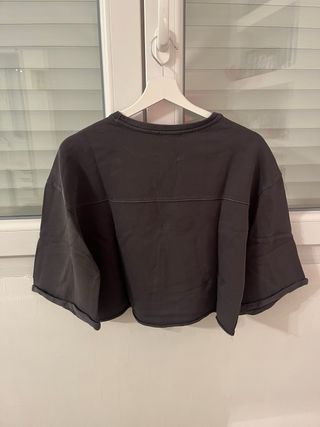 Sudadera crop gris