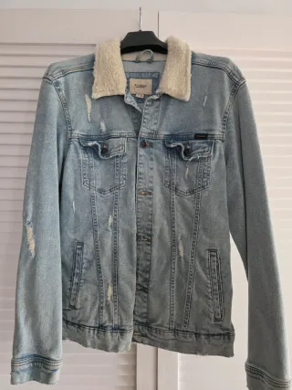 Chaqueta tejana Pull&Bear desgastada forro sherpa