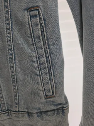 Chaqueta tejana Pull&Bear desgastada forro sherpa