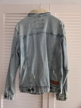 Chaqueta tejana Pull&Bear desgastada forro sherpa