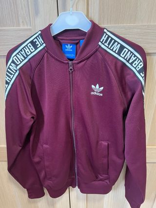 Chaqueta Adidas Morada con Logo