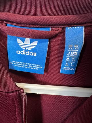 Chaqueta Adidas Morada con Logo