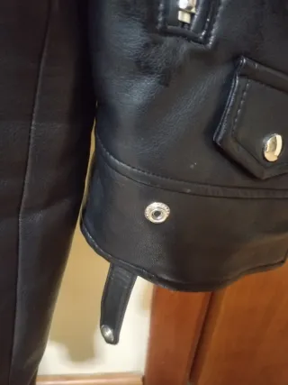 Chaqueta polipiel negra