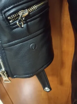 Chaqueta polipiel negra