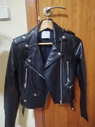 Chaqueta polipiel negra