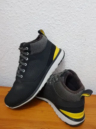 Zapatillas Salomon Negras y Amarillas