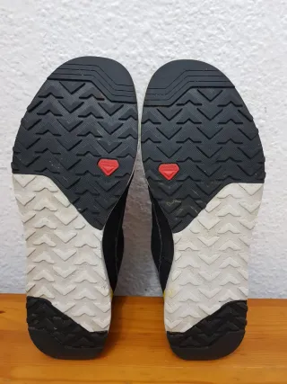 Zapatillas Salomon Negras y Amarillas