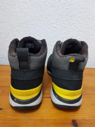 Zapatillas Salomon Negras y Amarillas