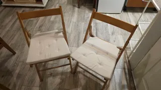 Mesa plegable de madera + 2 sillas plegables