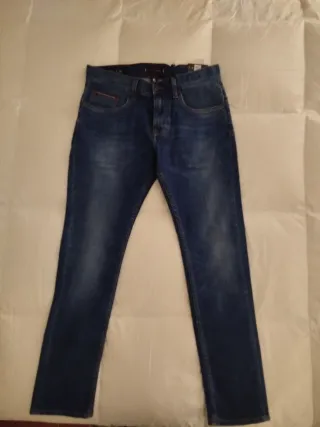Vaqueros Tommy Hilfiger W33-L30 Slim fit.