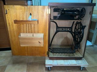 Máquina de coser SINGER antigua