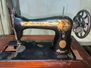 Máquina de coser SINGER antigua