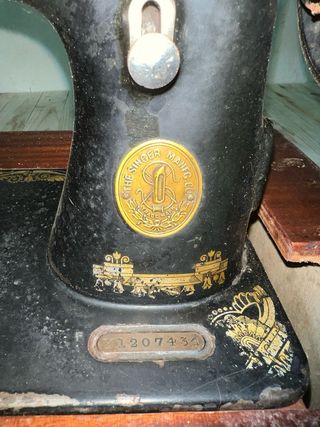 Máquina de coser SINGER antigua