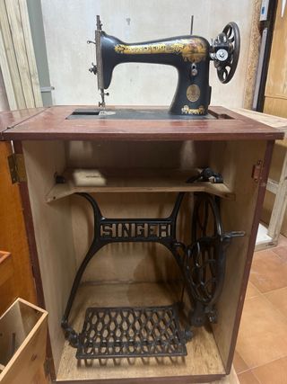 Máquina de coser SINGER antigua
