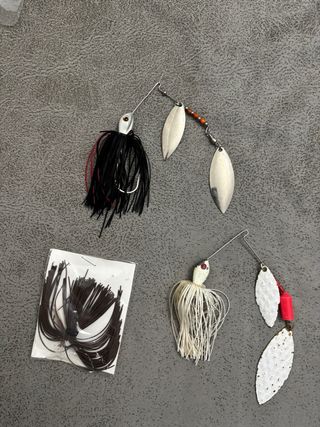 Set señuelos pesca 2 spinerbaits y un Jig