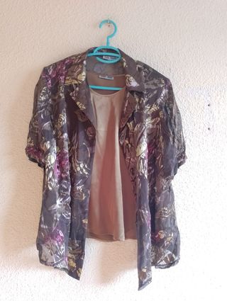 Conjunto de falda, top y blusa