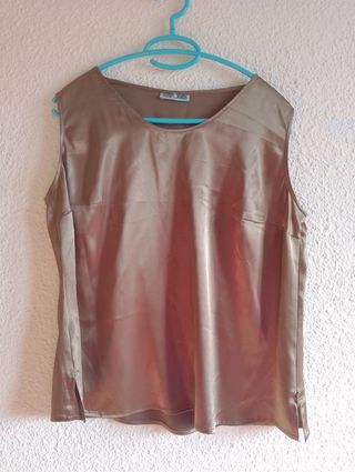 Conjunto de falda, top y blusa