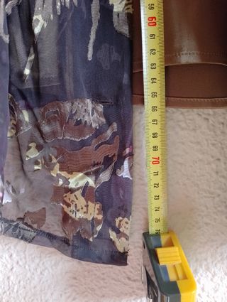 Conjunto de falda, top y blusa