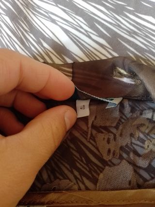 Conjunto de falda, top y blusa