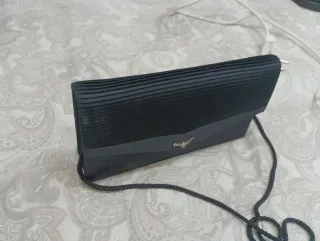 Bolso de vestir negro con pedrería