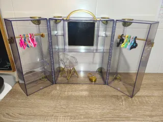 Armario Rainbow High vacío