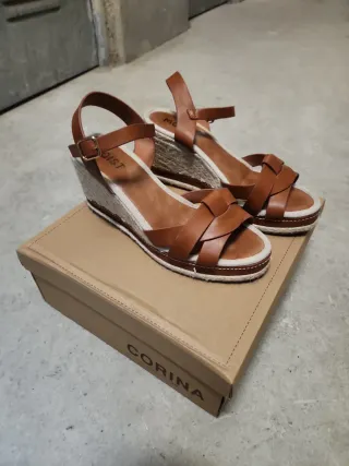 Sandalias cuña marrones