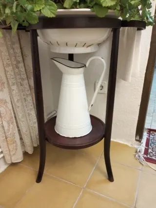 Jarra aguamanil blanca esmaltada