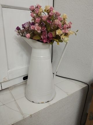 Jarra aguamanil blanca esmaltada