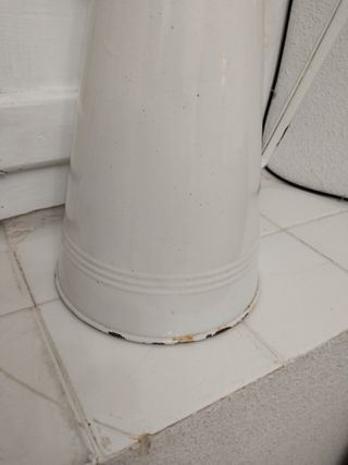 Jarra aguamanil blanca esmaltada