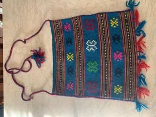 Borsa a tracolla tessuta a mano con motivi decori