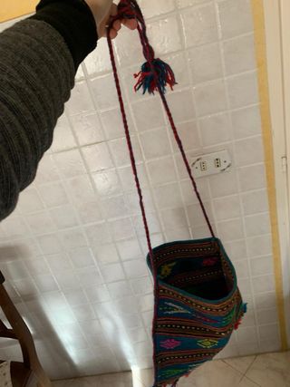 Borsa a tracolla tessuta a mano con motivi decori