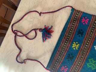 Borsa a tracolla tessuta a mano con motivi decori