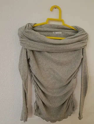 Blusa ZARA gris drapeada cuello halter