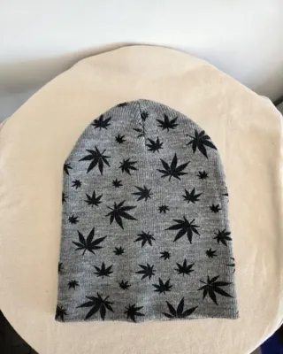 Cappello beanie con fantasia foglia unisex