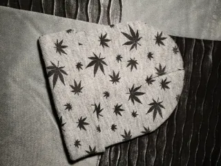 Cappello beanie con fantasia foglia unisex