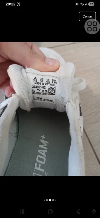 Zapatillas Puma Blancas y Negras.