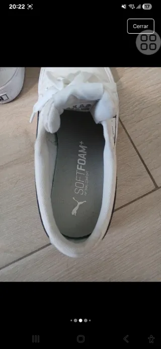 Zapatillas Puma Blancas y Negras.