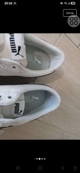 Zapatillas Puma Blancas y Negras.