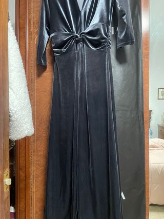 Mono largo terciopelo gris, con encaje abajo