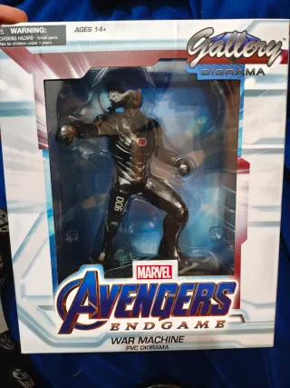Figura War Machine Gallery Diorama (Avengers)