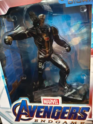 Figura War Machine Gallery Diorama (Avengers)