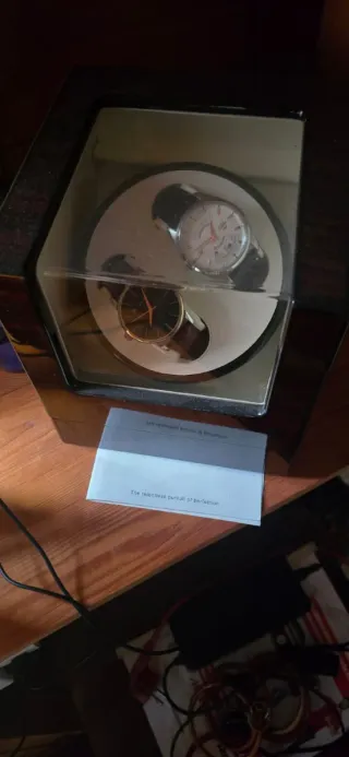 Varios relojes automáticos y enrolladores de reloj