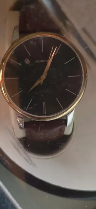 Varios relojes automáticos y enrolladores de reloj