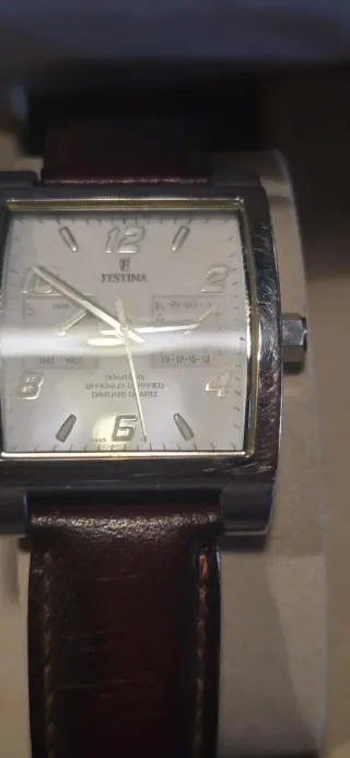 Varios relojes automáticos y enrolladores de reloj